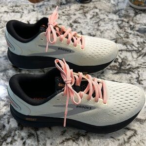 Brooks Cream and Black Athletic Shoes with Breathable Mesh